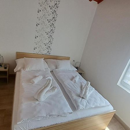 Marabella Apartmanok ハイデゥソボスロー エクステリア 写真