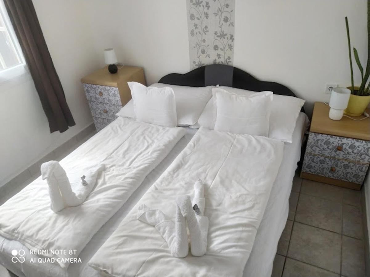Marabella Apartmanok ハイデゥソボスロー エクステリア 写真