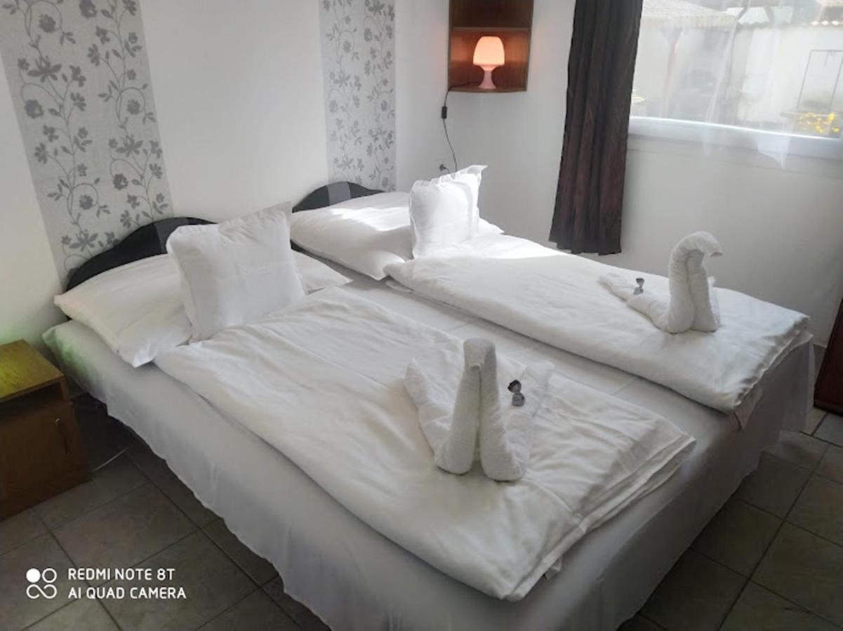 Marabella Apartmanok ハイデゥソボスロー エクステリア 写真